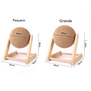 Arranhador com bola interativa em sisal e base de madeira - Patinha Feliz®