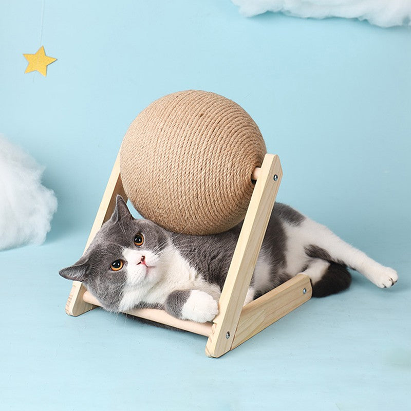 Arranhador com bola interativa em sisal e base de madeira - Patinha Feliz®